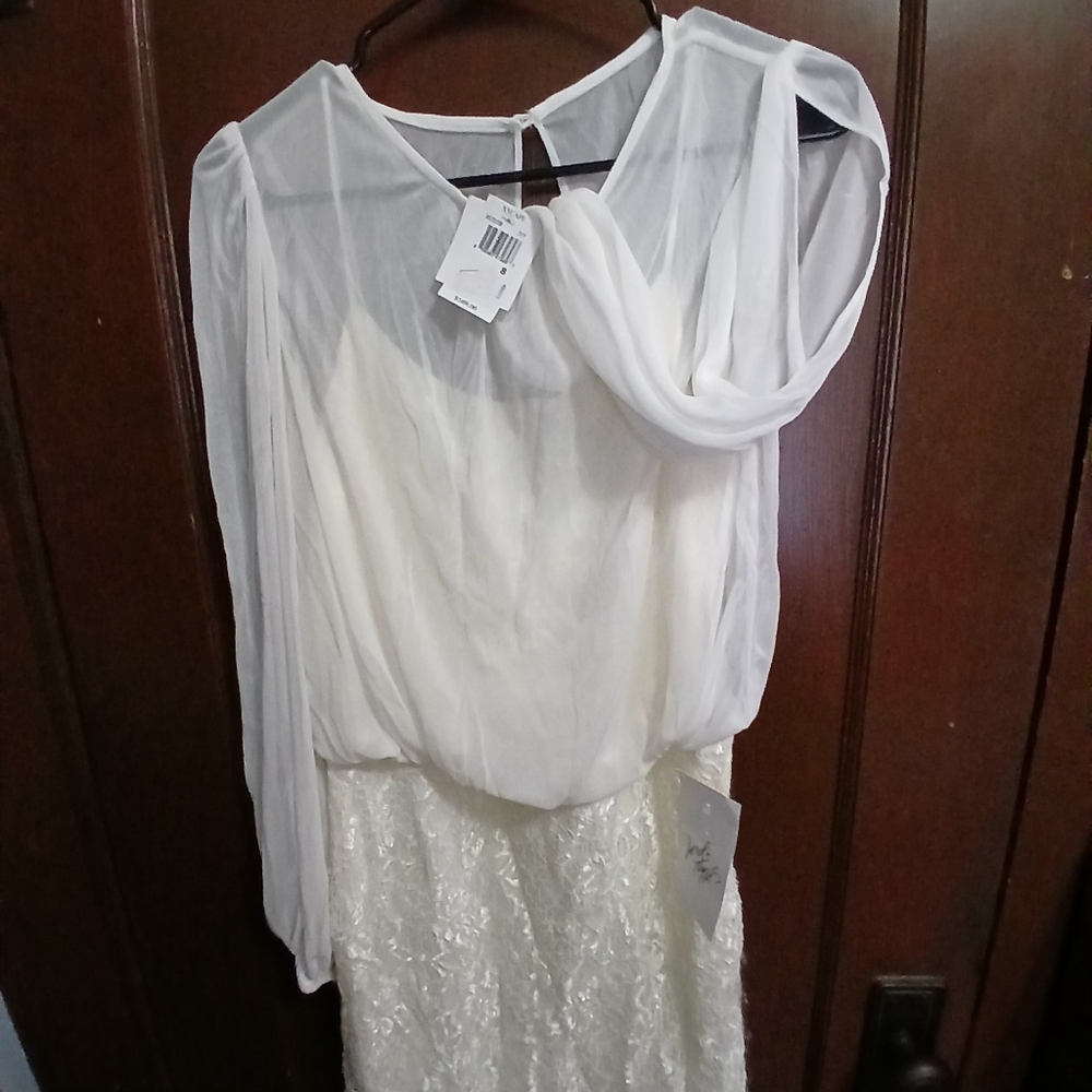Elegant White Sleeveless Dress